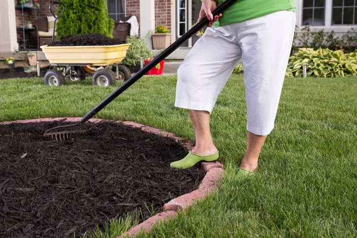 How long does mulch last in Costa Mesa, CA